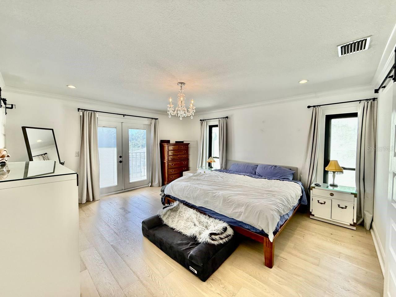 Image 17 of 44 For 162 Davis Boulevard