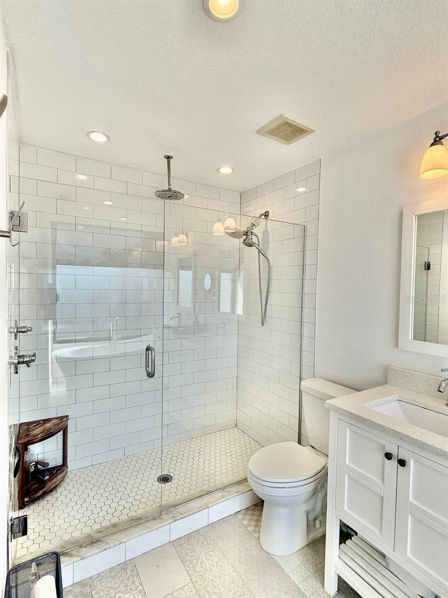 Image 22 of 44 For 162 Davis Boulevard