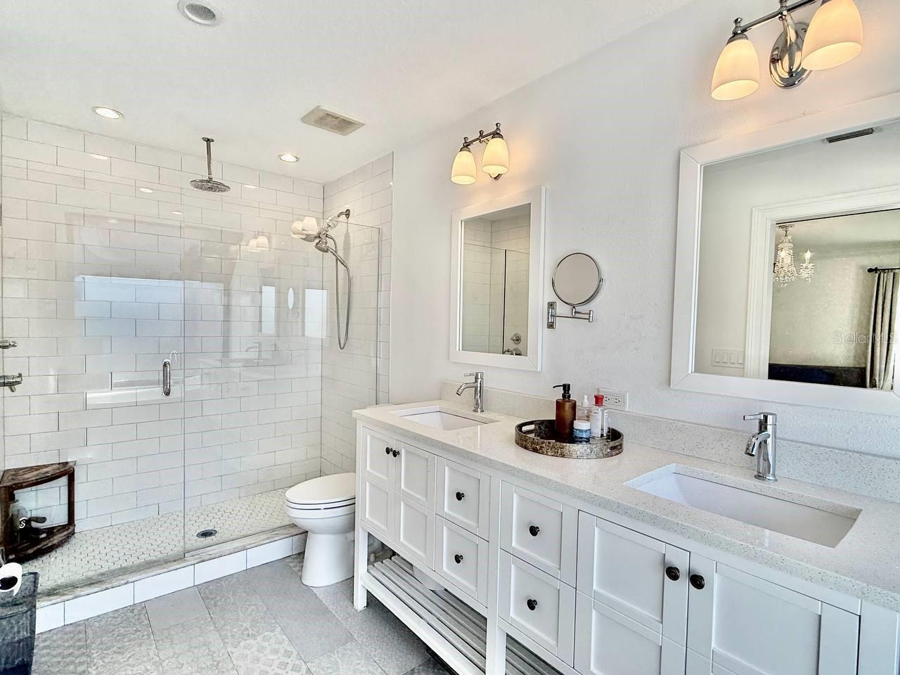 Image 23 of 44 For 162 Davis Boulevard