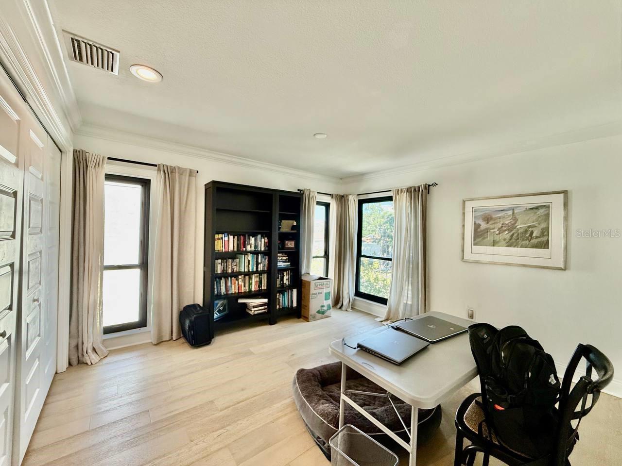 Image 27 of 44 For 162 Davis Boulevard