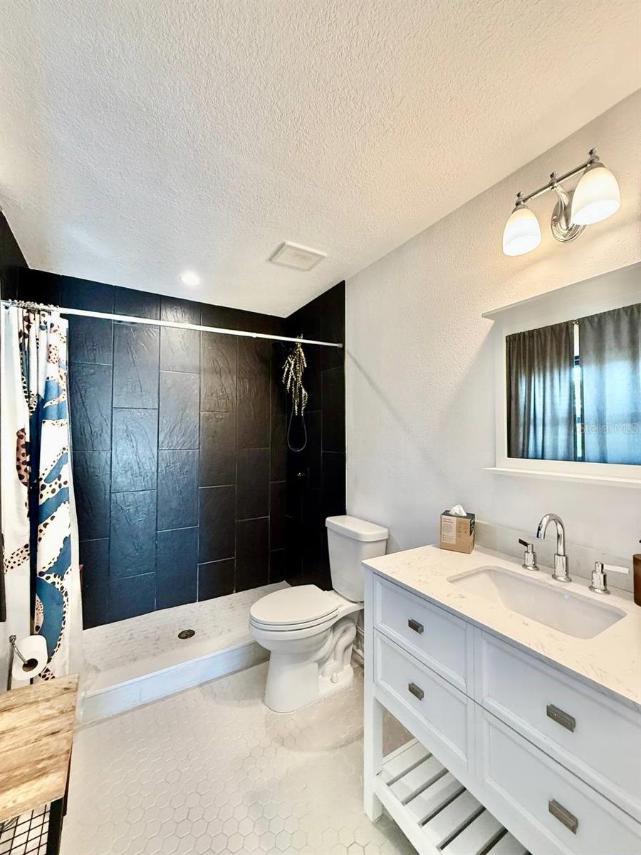 Image 29 of 44 For 162 Davis Boulevard