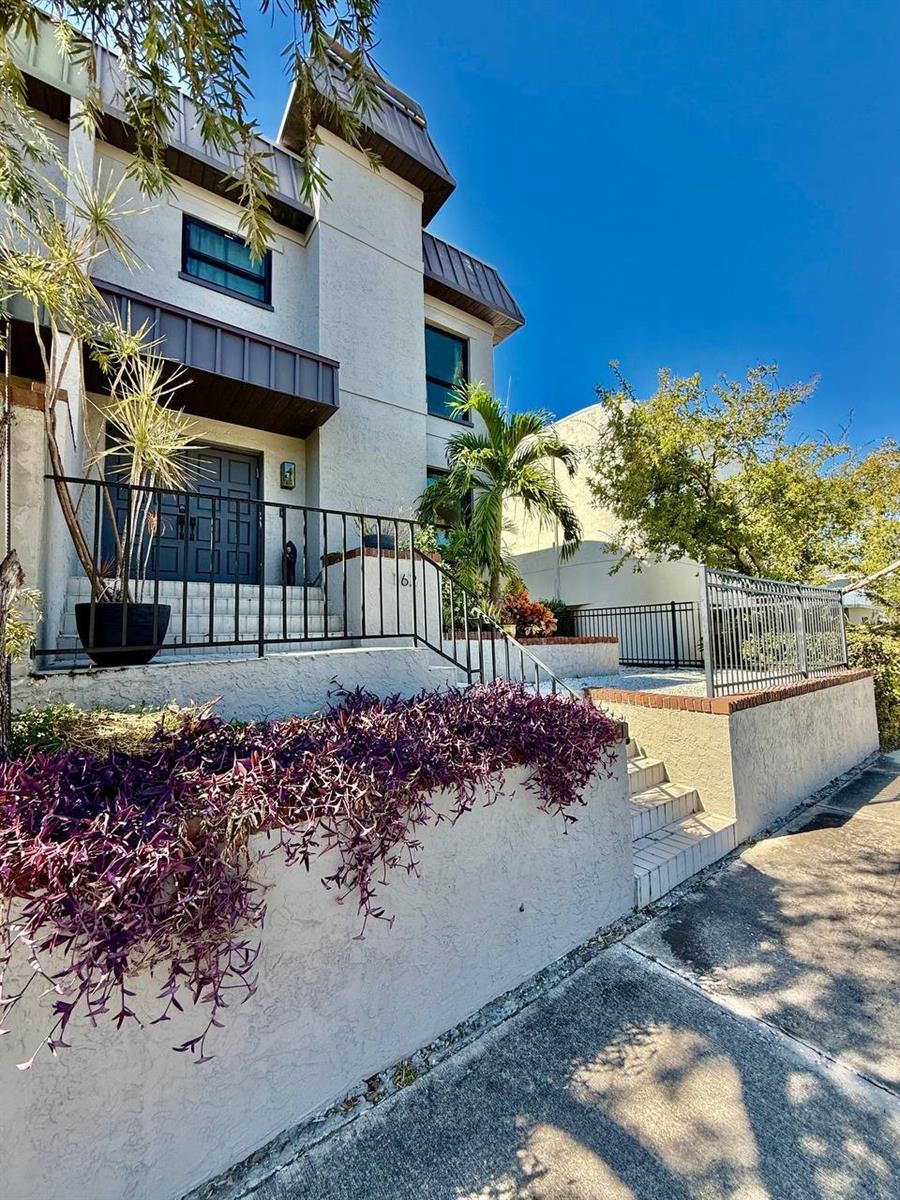 Image 3 of 44 For 162 Davis Boulevard