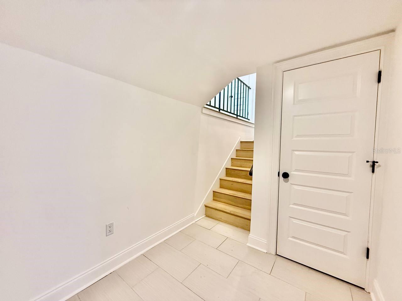 Image 30 of 44 For 162 Davis Boulevard