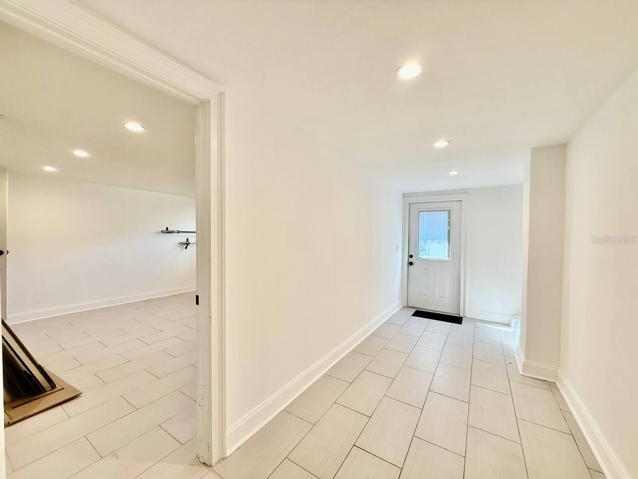 Image 32 of 44 For 162 Davis Boulevard