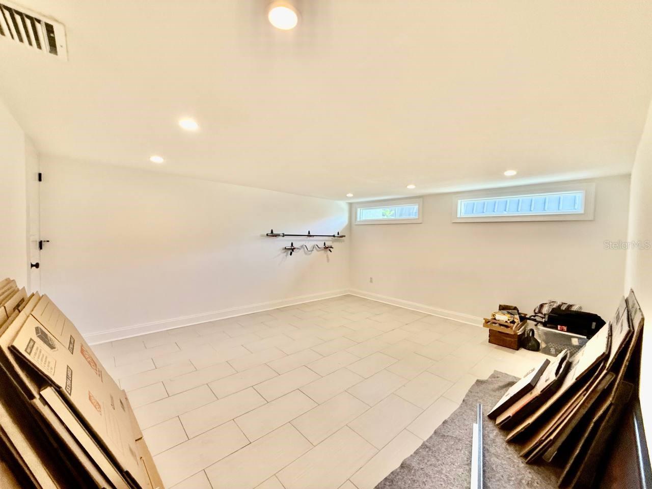 Image 33 of 44 For 162 Davis Boulevard