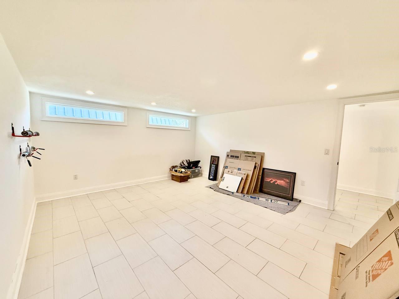 Image 34 of 44 For 162 Davis Boulevard