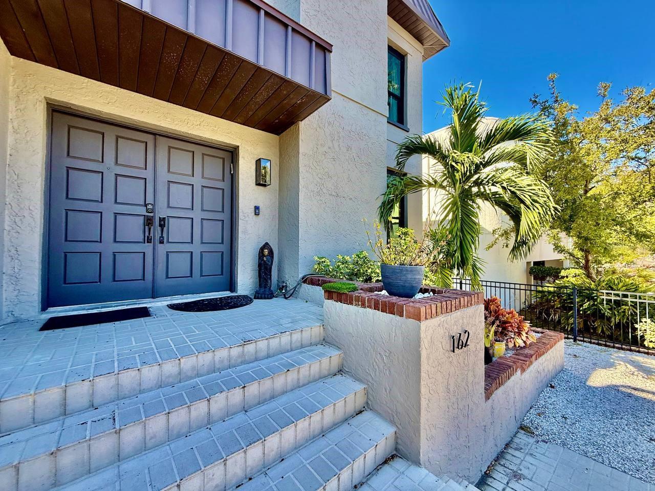 Image 4 of 44 For 162 Davis Boulevard