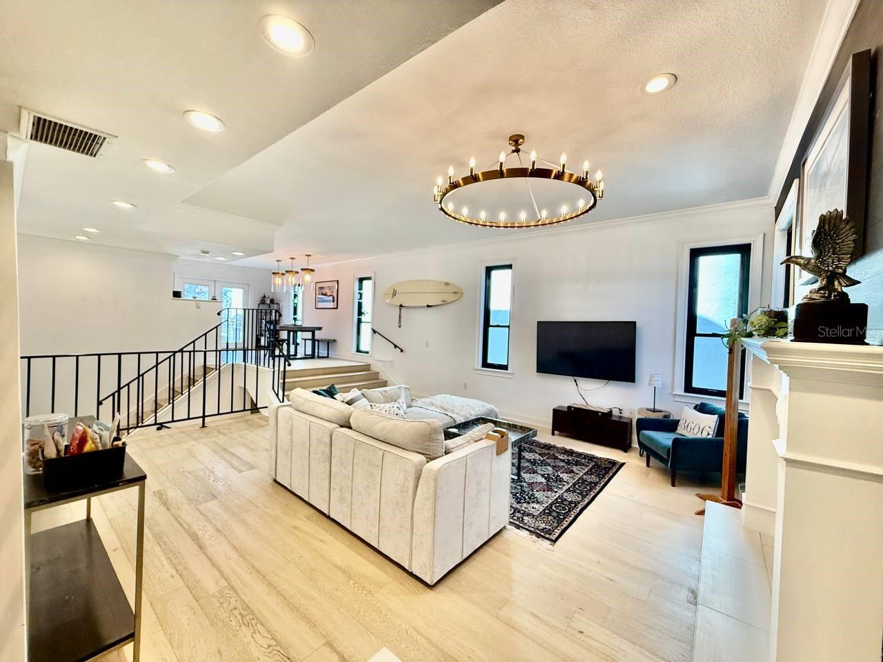 Image 5 of 44 For 162 Davis Boulevard