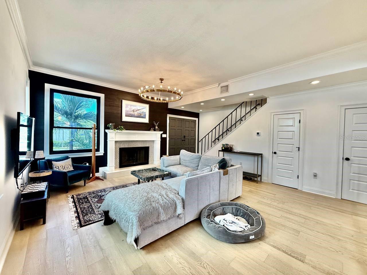 Image 7 of 44 For 162 Davis Boulevard