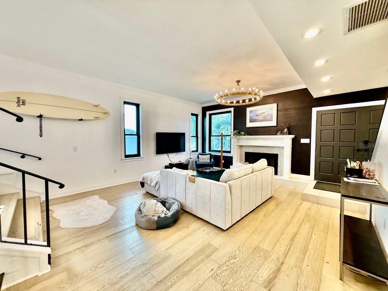 Image 8 of 44 For 162 Davis Boulevard