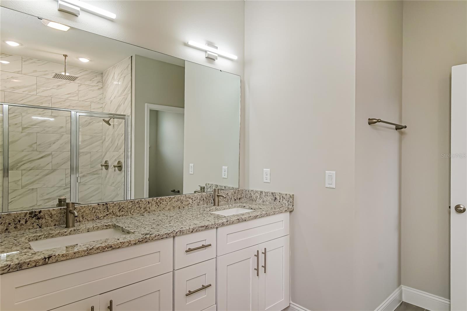 Image 10 of 15 For 967 Cambridge Court