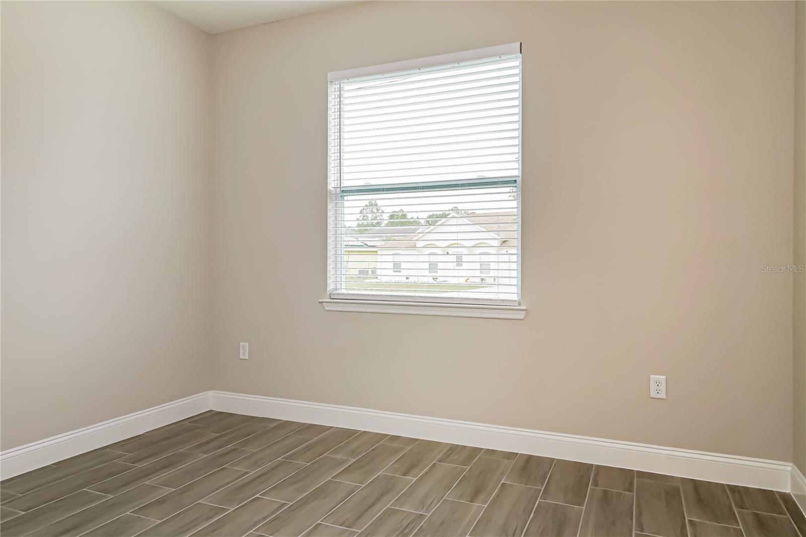 Image 11 of 15 For 967 Cambridge Court