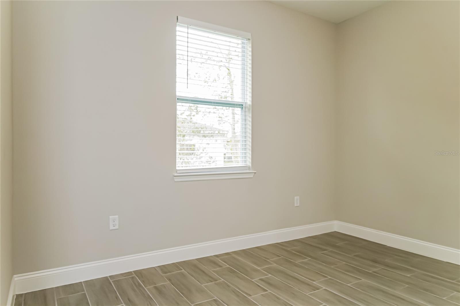 Image 12 of 15 For 967 Cambridge Court