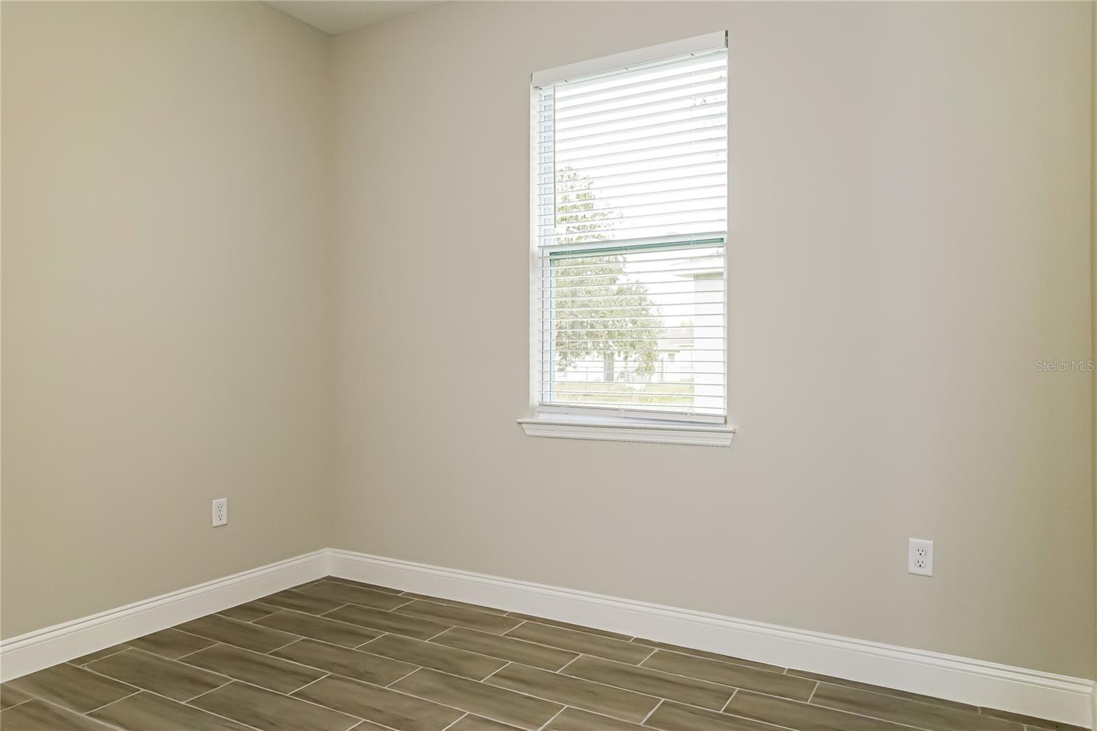 Image 13 of 15 For 967 Cambridge Court