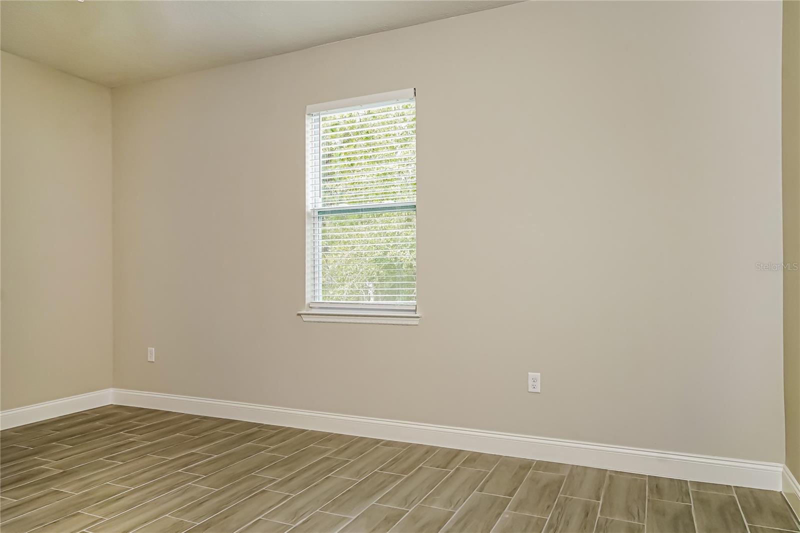 Image 8 of 15 For 967 Cambridge Court