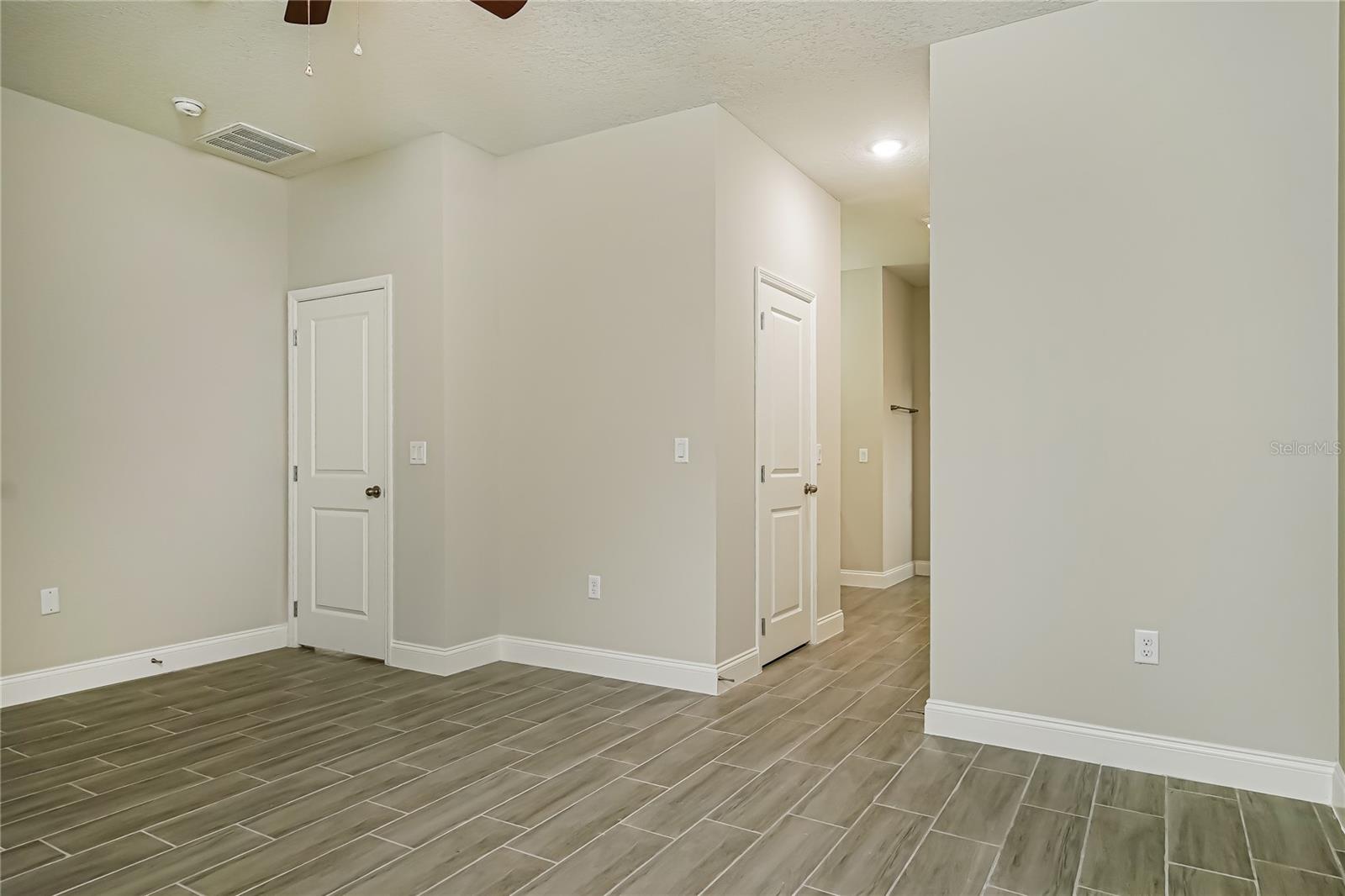 Image 9 of 15 For 967 Cambridge Court