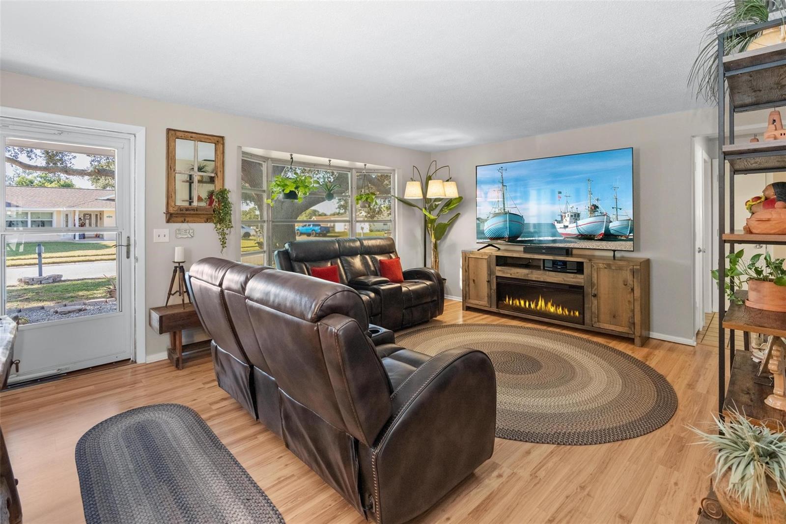 Image 8 of 57 For 14321 113th Avenue