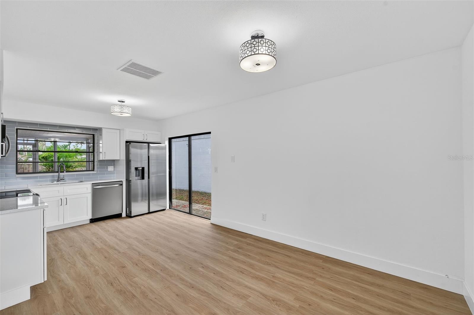 Image 15 of 60 For 10408 Rosemount Drive