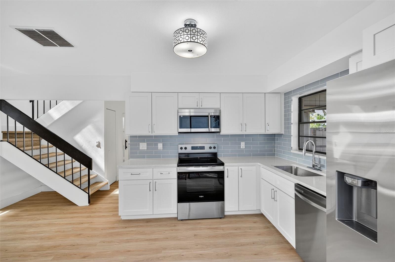 Image 19 of 60 For 10408 Rosemount Drive