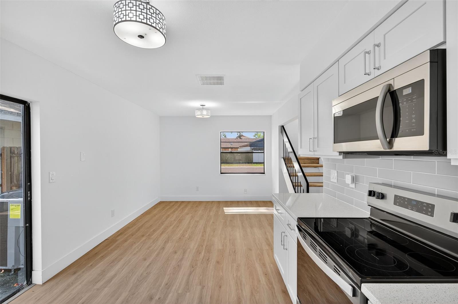 Image 21 of 60 For 10408 Rosemount Drive