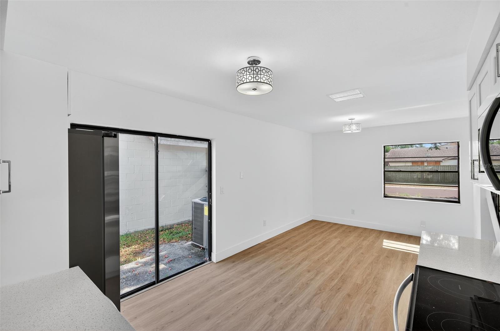 Image 22 of 60 For 10408 Rosemount Drive