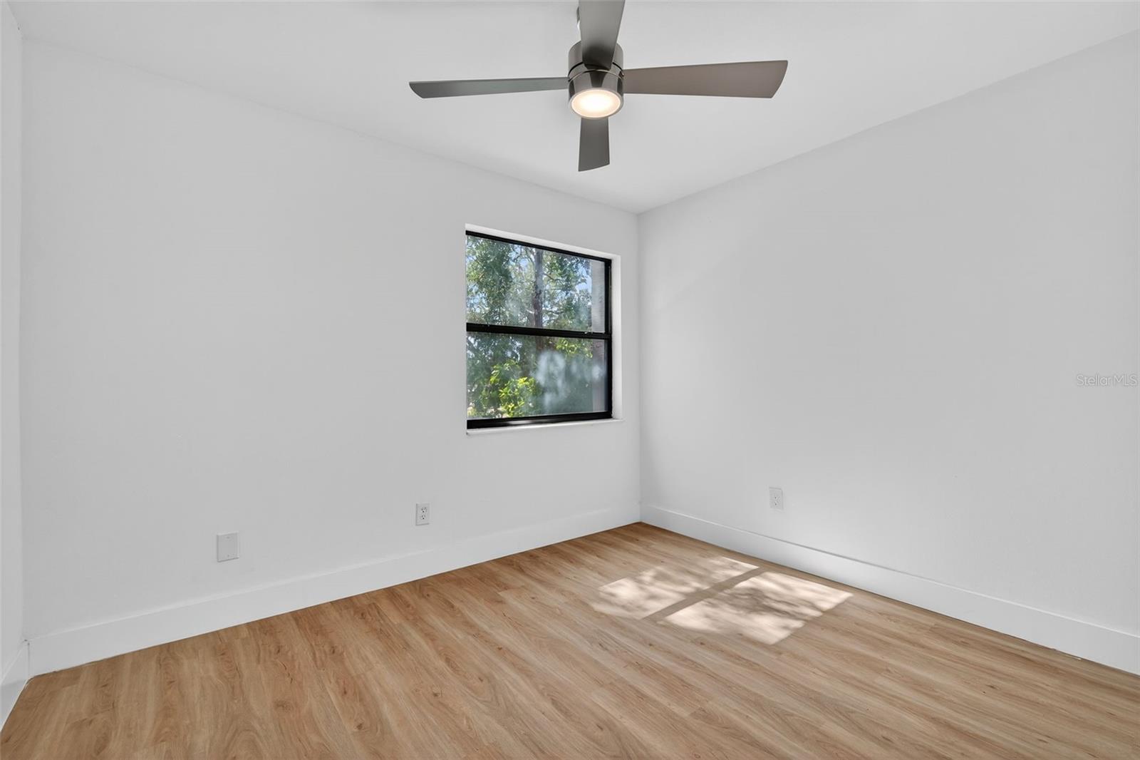 Image 28 of 60 For 10408 Rosemount Drive