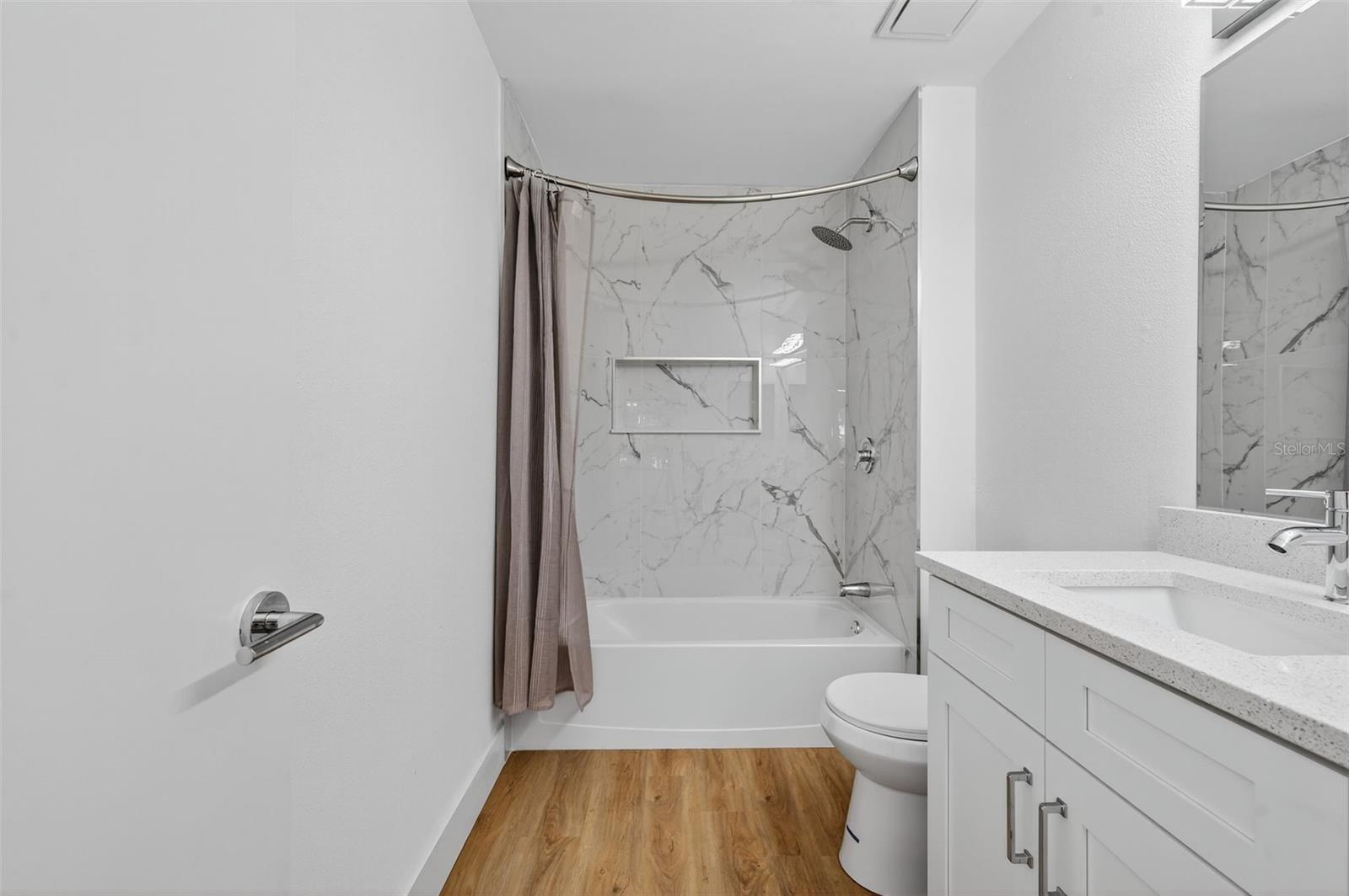 Image 36 of 60 For 10408 Rosemount Drive