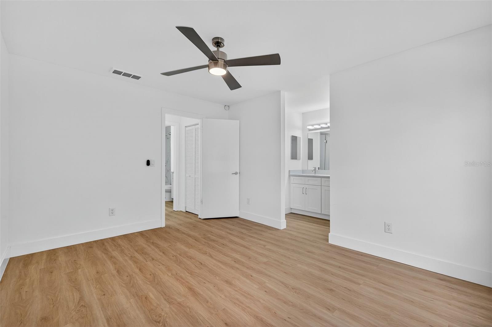 Image 38 of 60 For 10408 Rosemount Drive