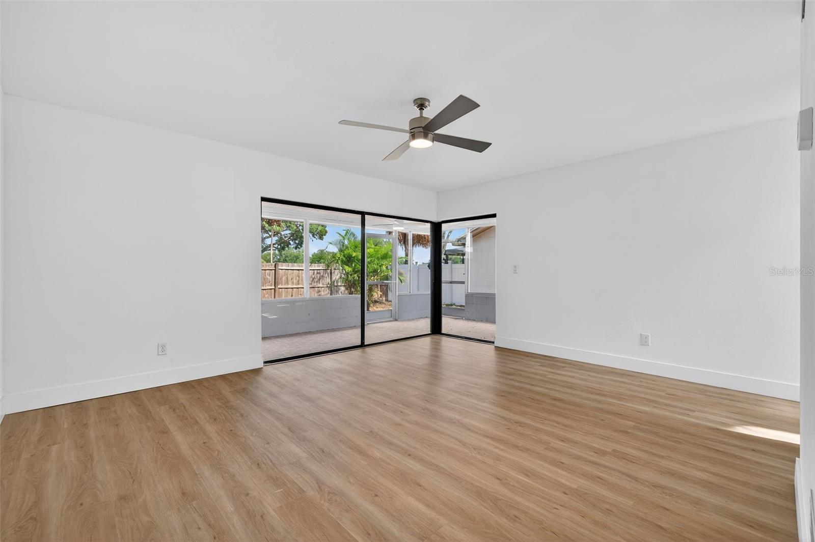 Image 5 of 60 For 10408 Rosemount Drive