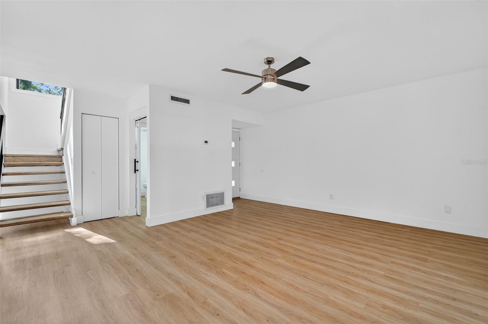 Image 8 of 60 For 10408 Rosemount Drive