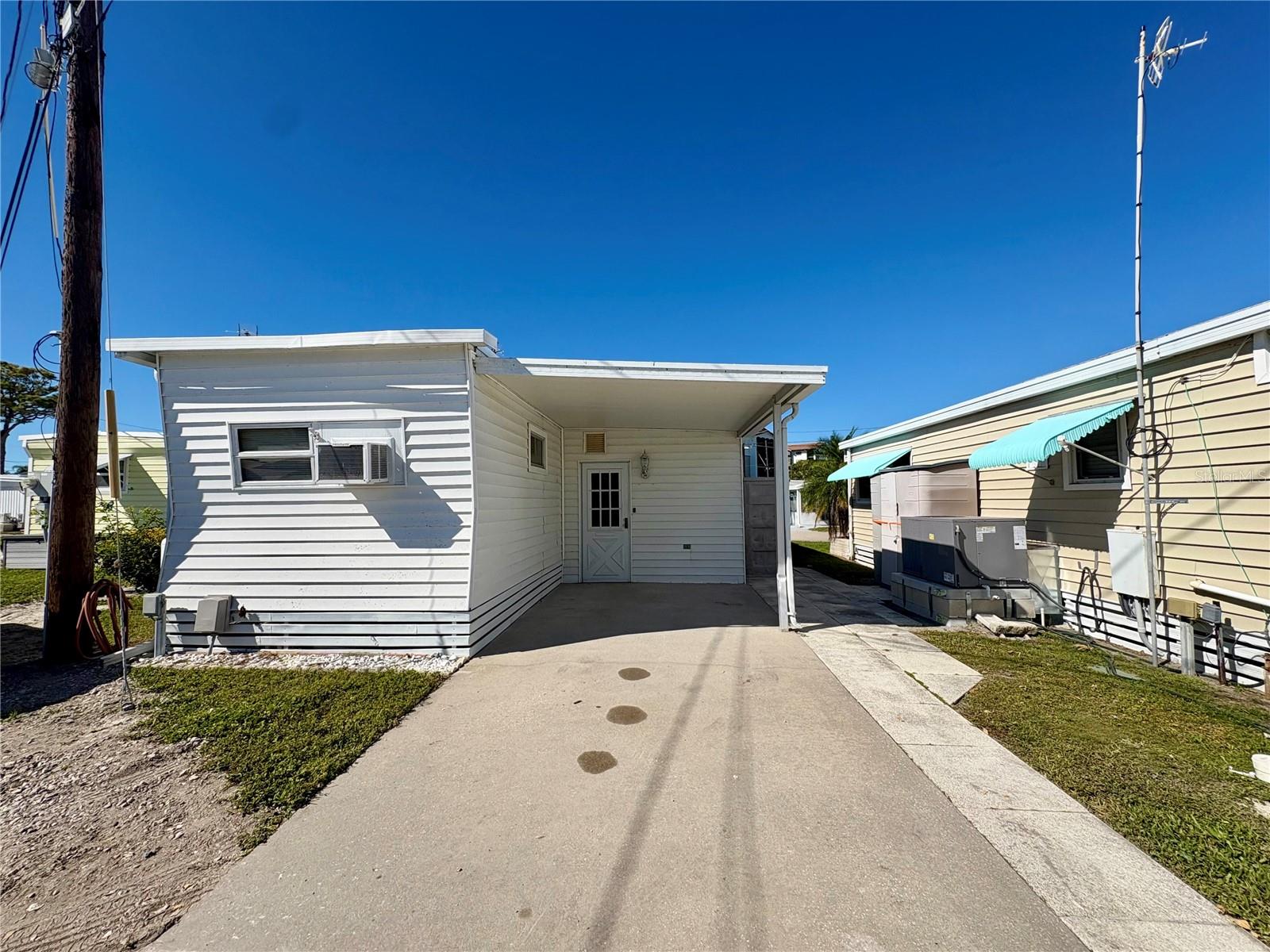 Listing photo id 8 for 440 Denice Drive