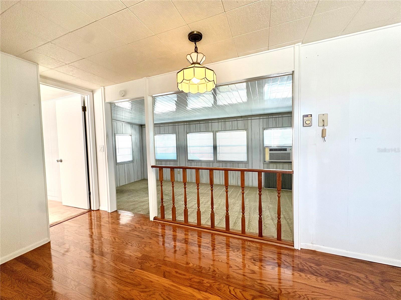 Listing photo id 10 for 440 Denice Drive