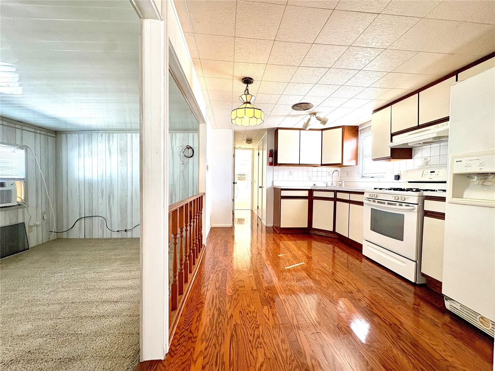 Listing photo id 11 for 440 Denice Drive