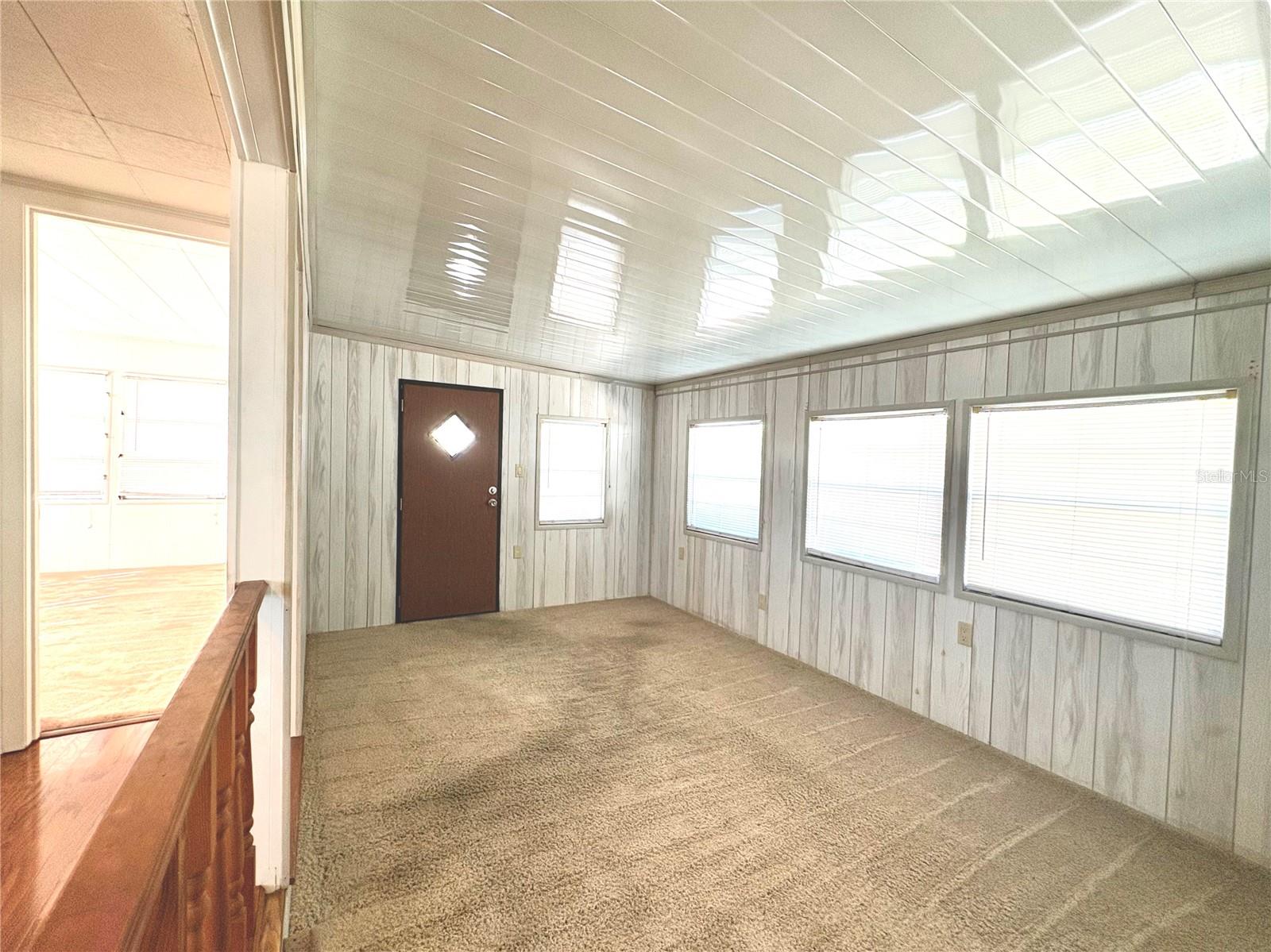 Listing photo id 12 for 440 Denice Drive