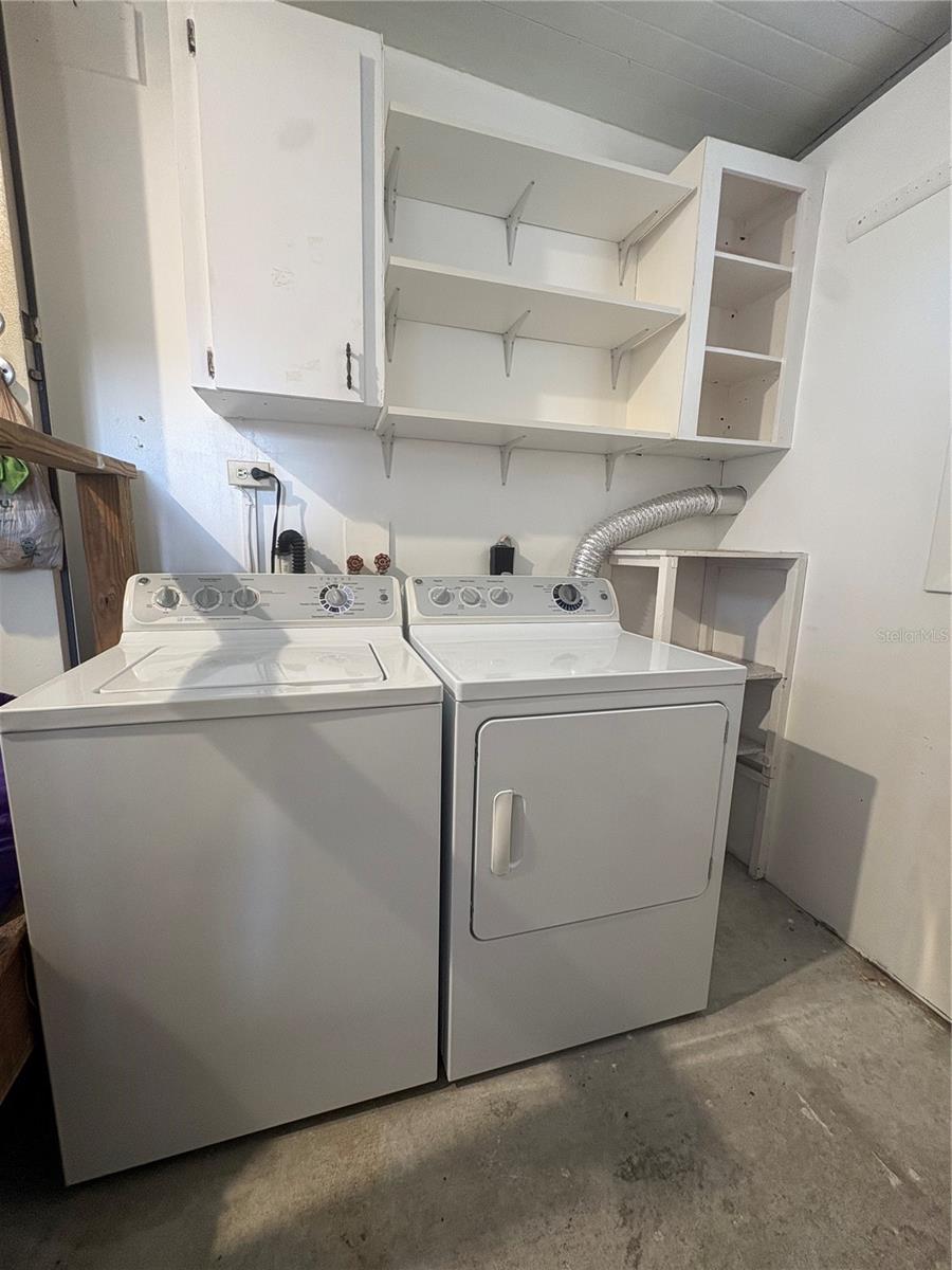 Listing photo id 14 for 440 Denice Drive