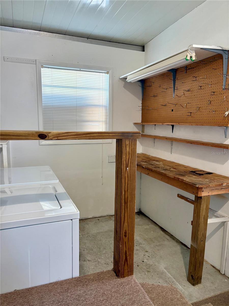 Listing photo id 15 for 440 Denice Drive