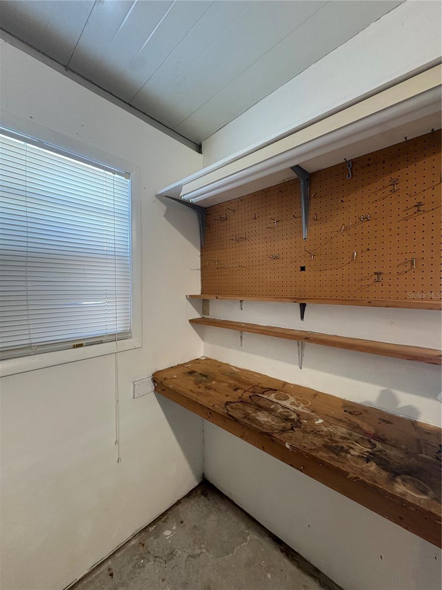 Listing photo id 16 for 440 Denice Drive