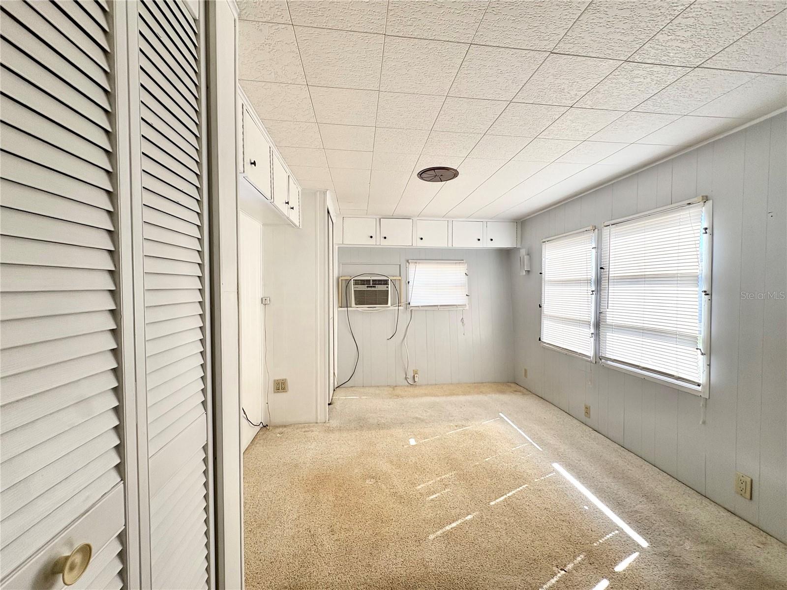 Listing photo id 17 for 440 Denice Drive