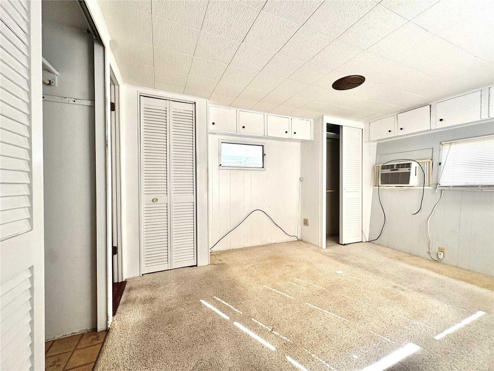 Listing photo id 18 for 440 Denice Drive