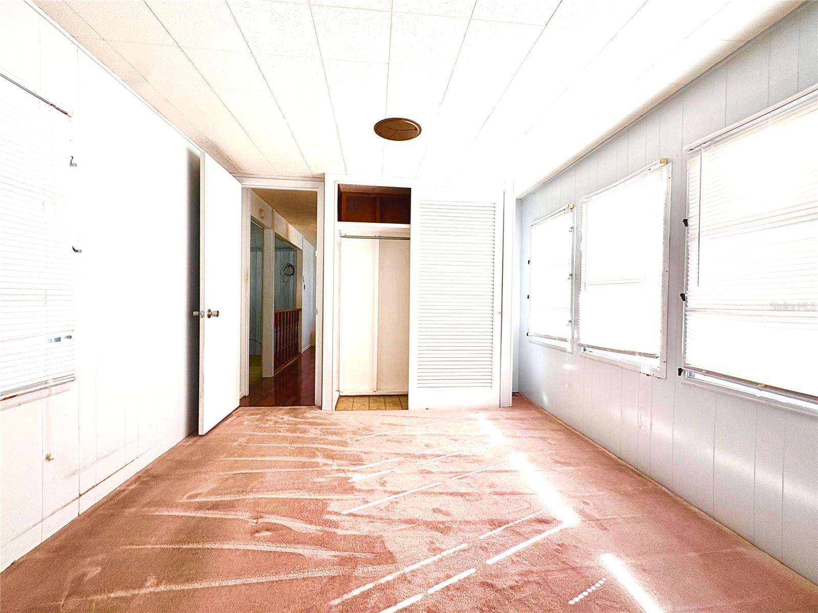 Listing photo id 25 for 440 Denice Drive