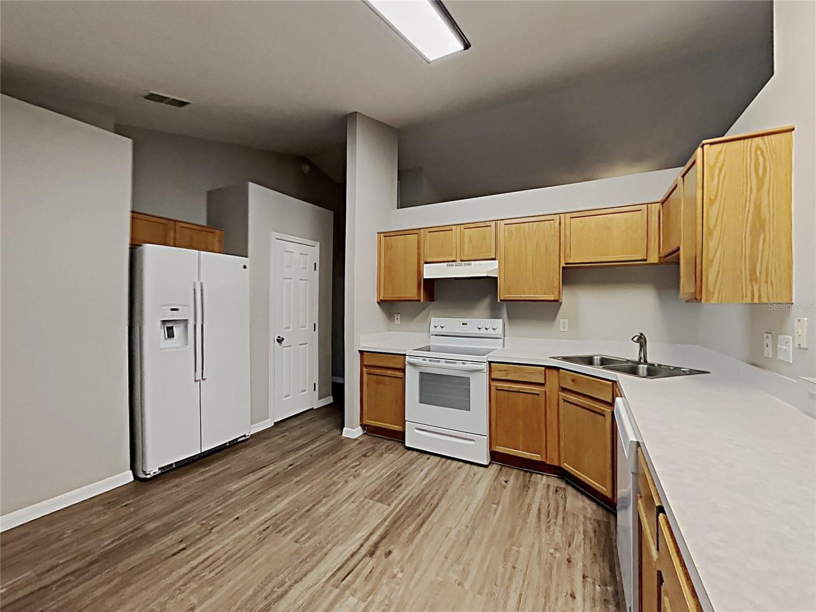 Image 10 of 29 For 1064 Scenic View Circle