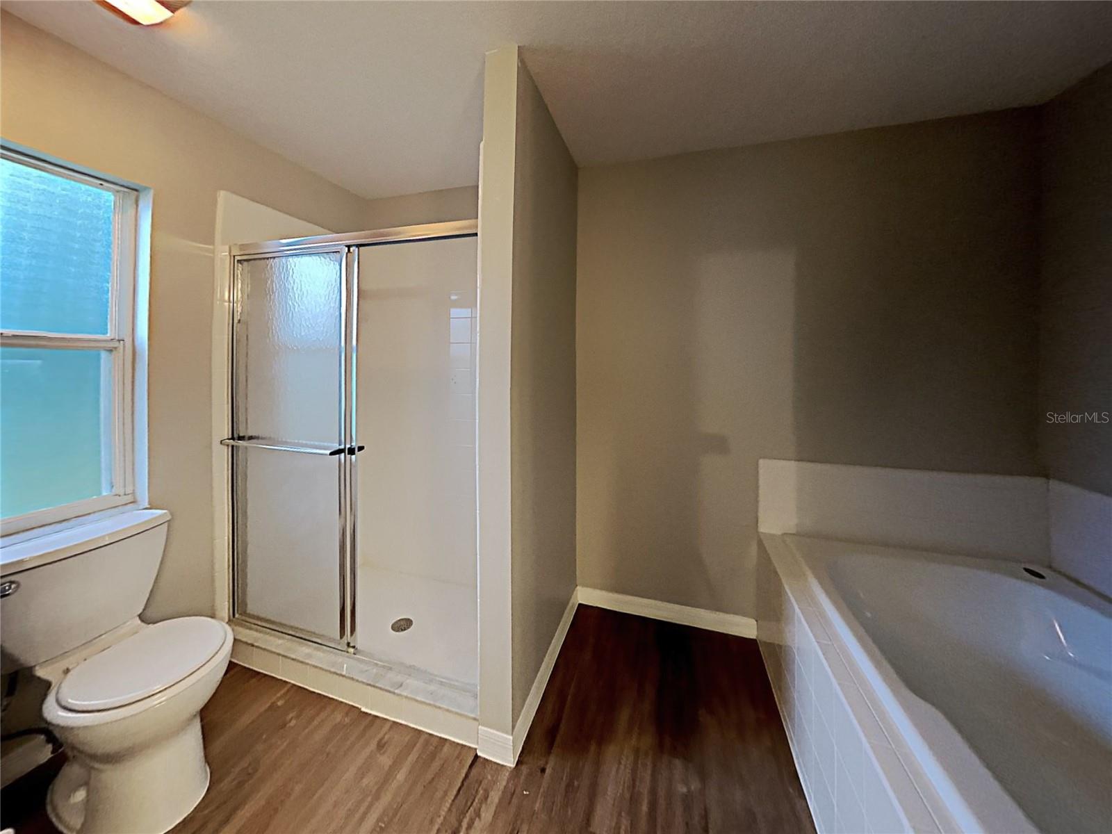 Image 19 of 29 For 1064 Scenic View Circle