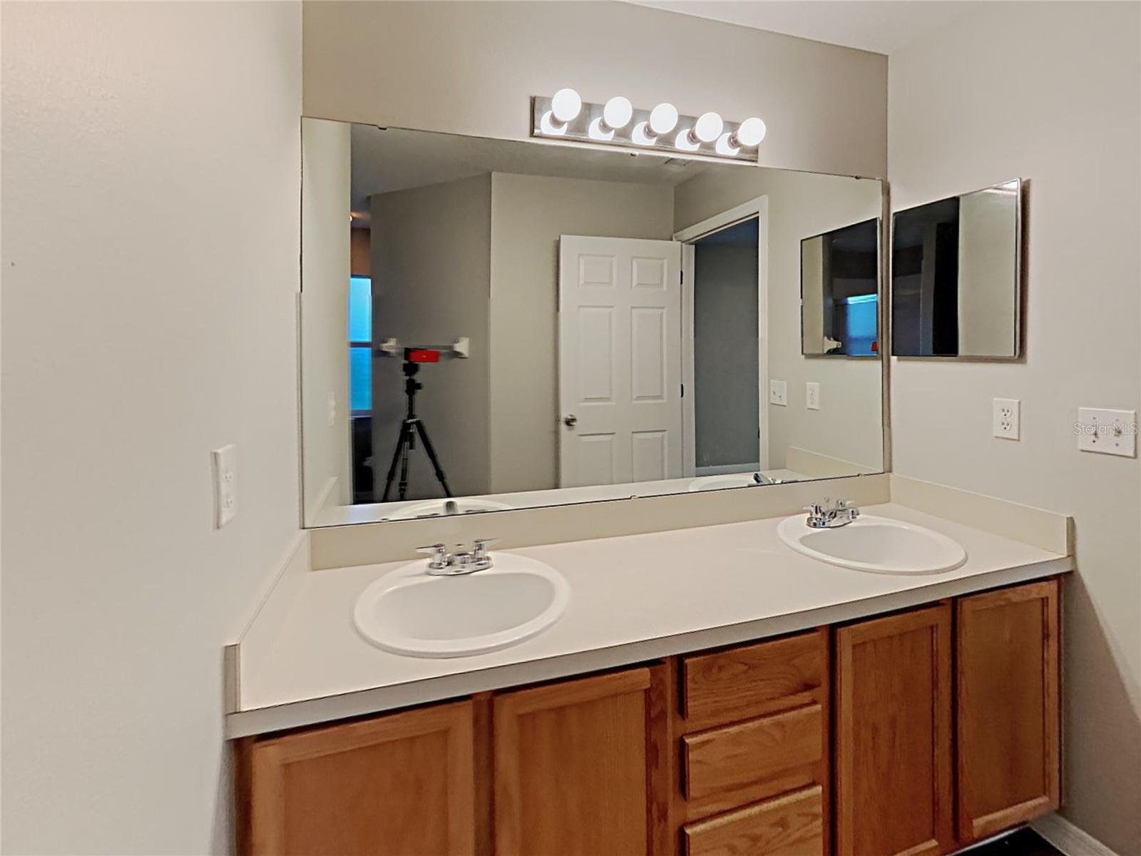 Image 20 of 29 For 1064 Scenic View Circle