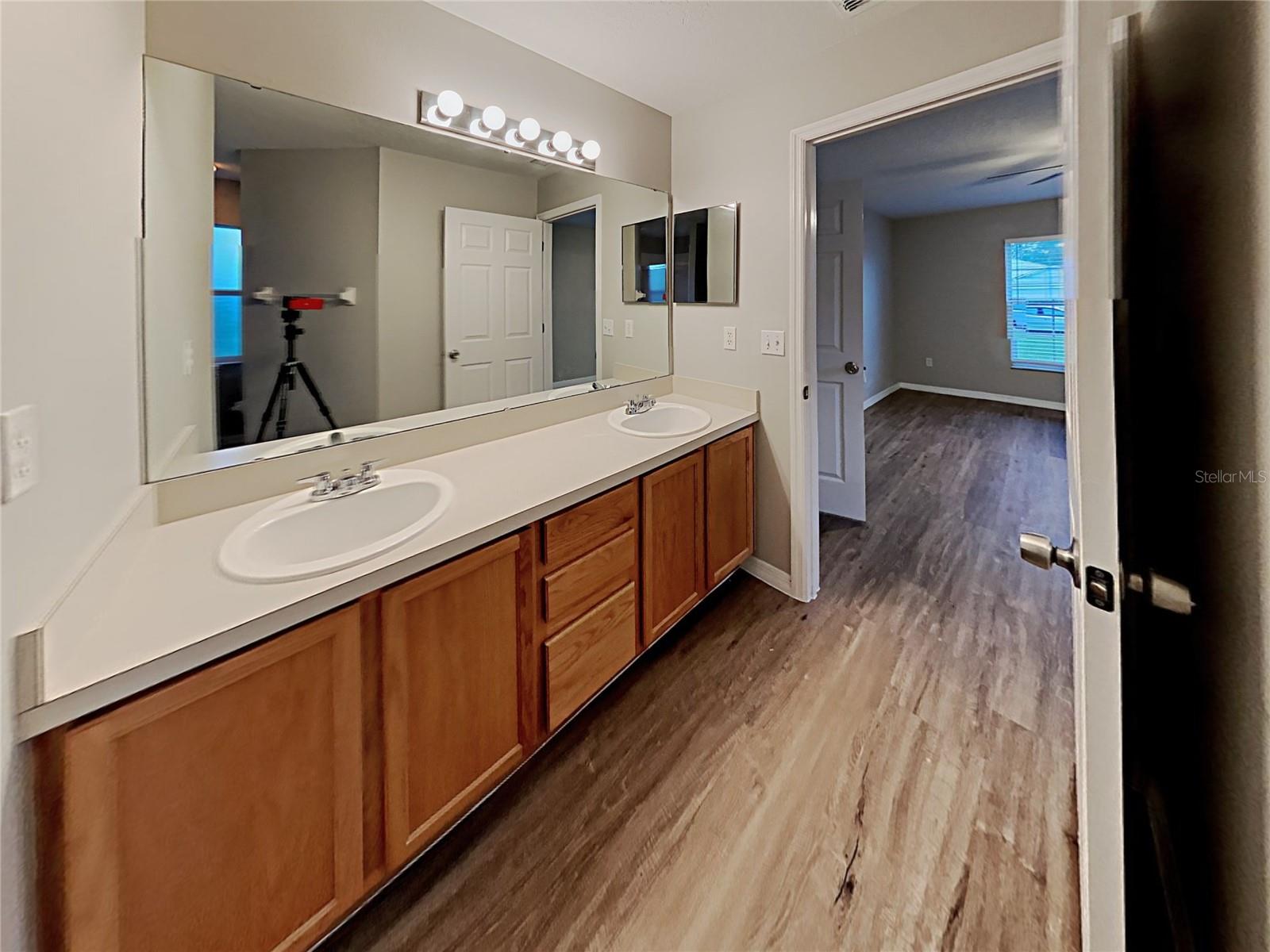 Image 22 of 29 For 1064 Scenic View Circle