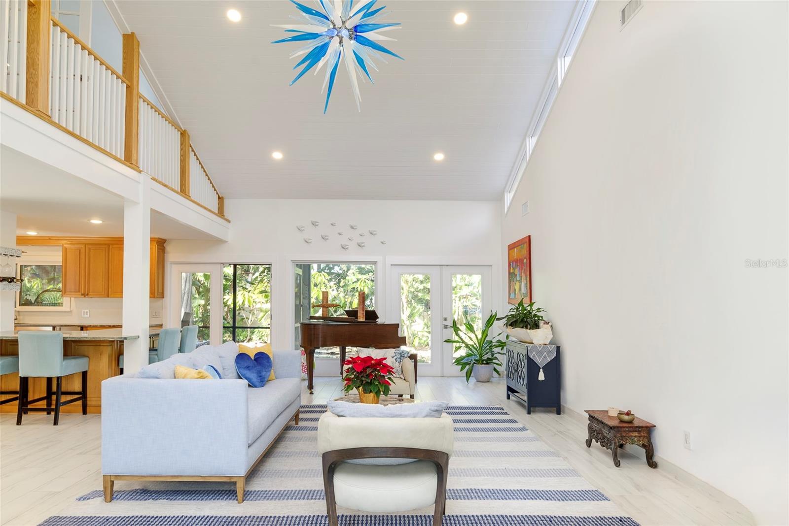 Image 4 of 39 For 935 42nd Avenue N