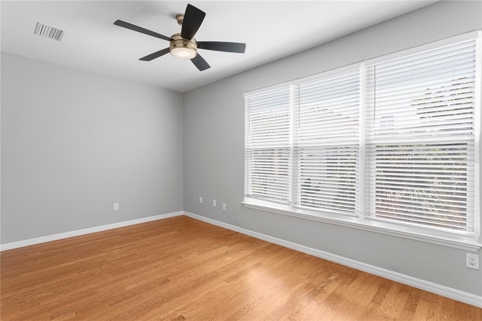 Image 15 of 31 For 220 7th Avenue N 220