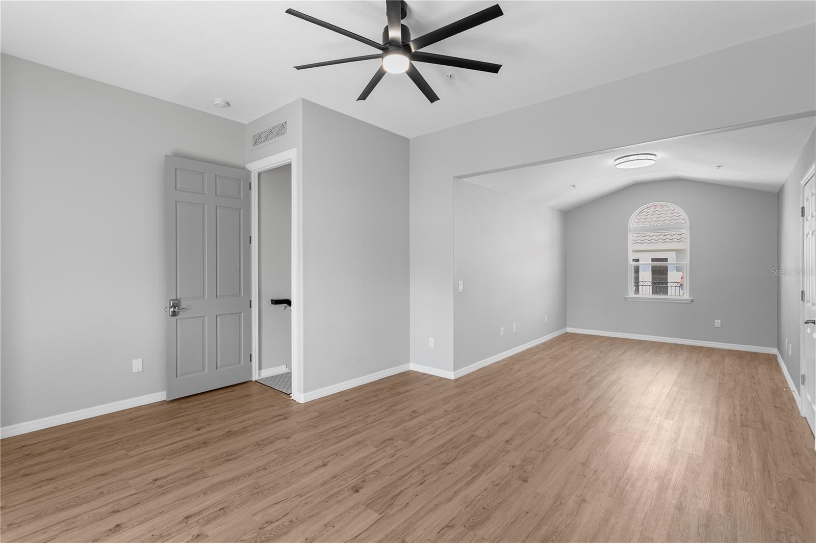 Image 20 of 31 For 220 7th Avenue N 220