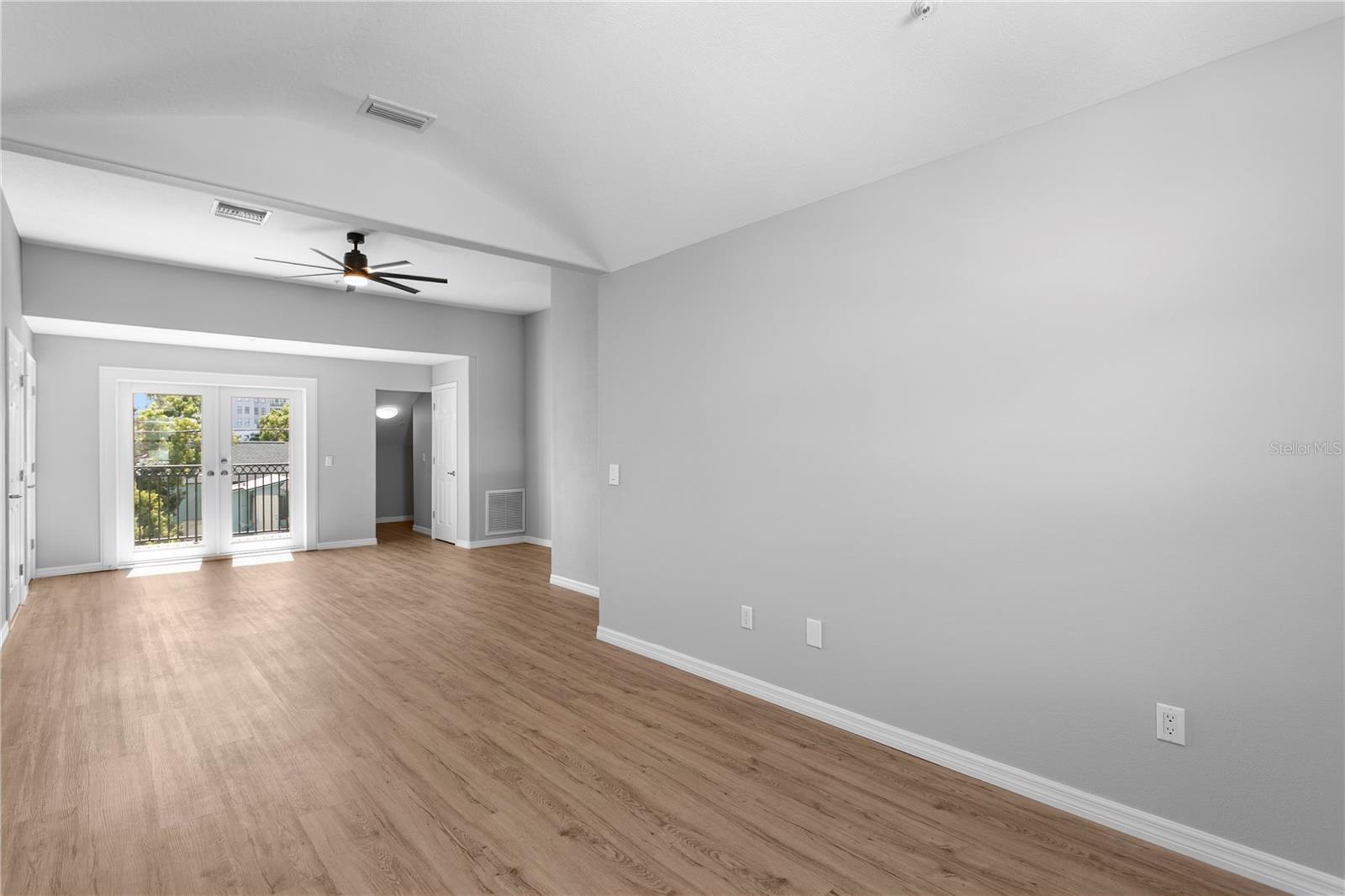 Image 21 of 31 For 220 7th Avenue N 220