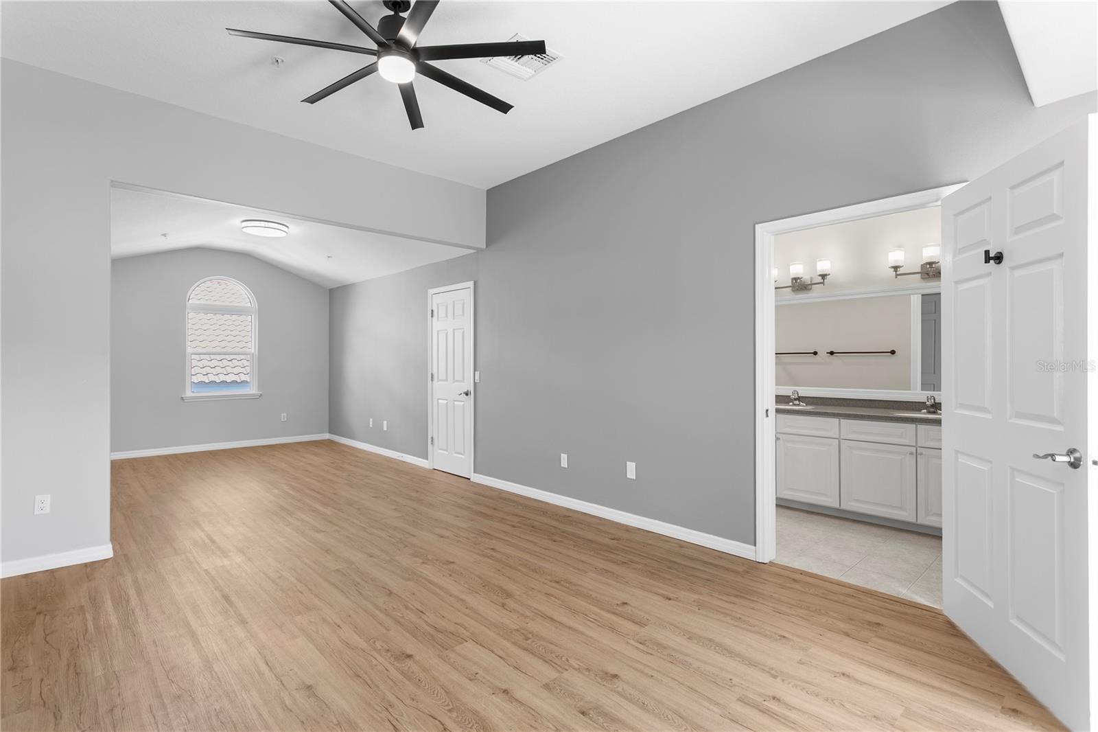 Image 23 of 31 For 220 7th Avenue N 220