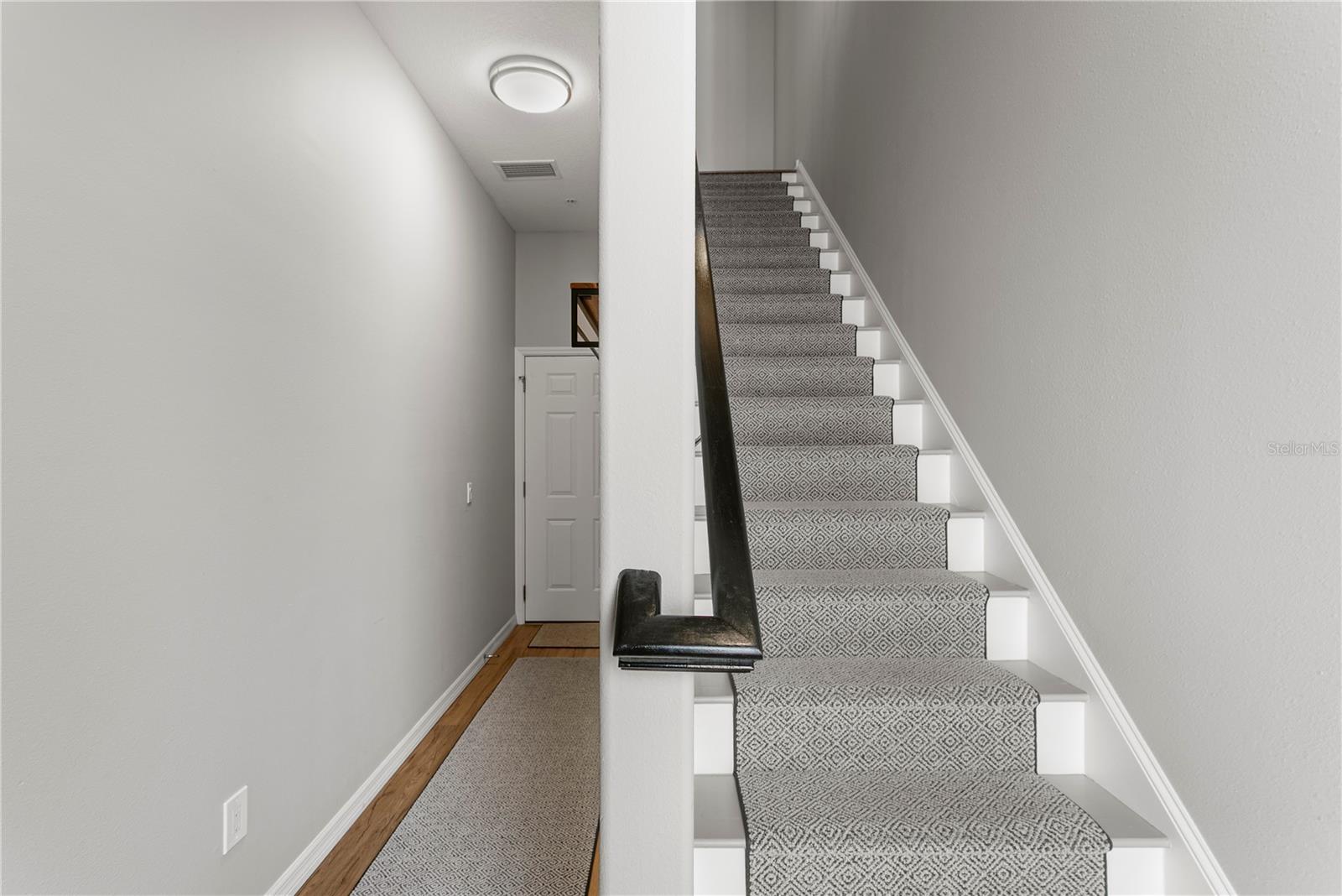 Image 6 of 31 For 220 7th Avenue N 220